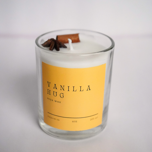 Vanilla Hug Scented Candle 220ml
